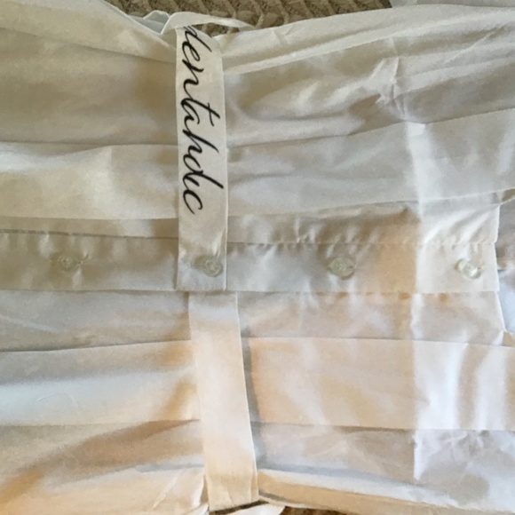 3for $30 Callie Lives White pleated short sleeve blouse - Picture 12 of 12